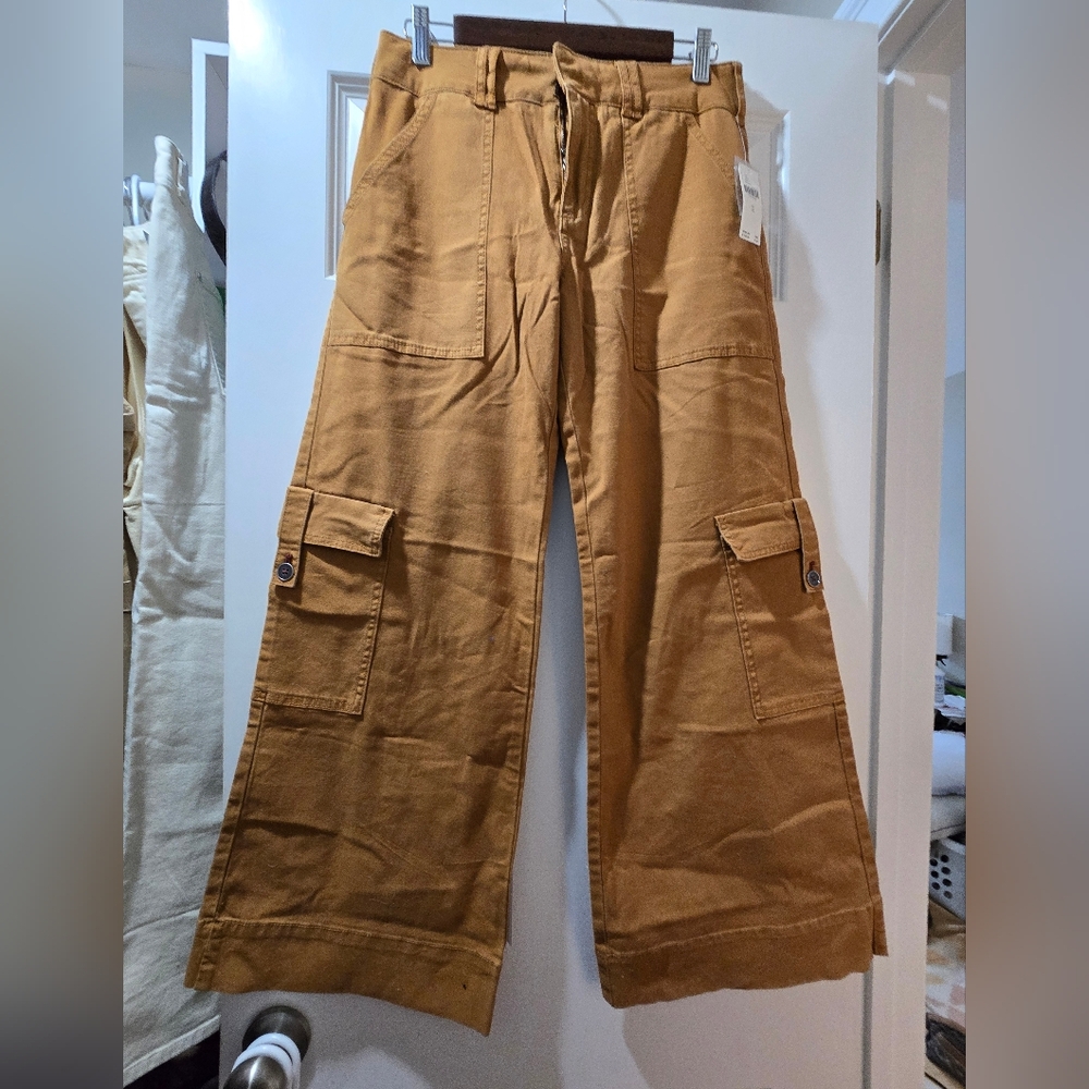 NWT. Women's Pilcro Tan Cargo Pants